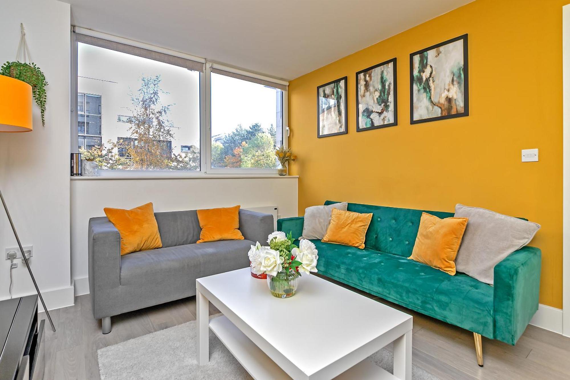 Luxurious Mk City Apartment- Walk To Train Station, Smart Tv With Netflix, Disney Plus & Prime! 米尔顿凯恩斯 外观 照片